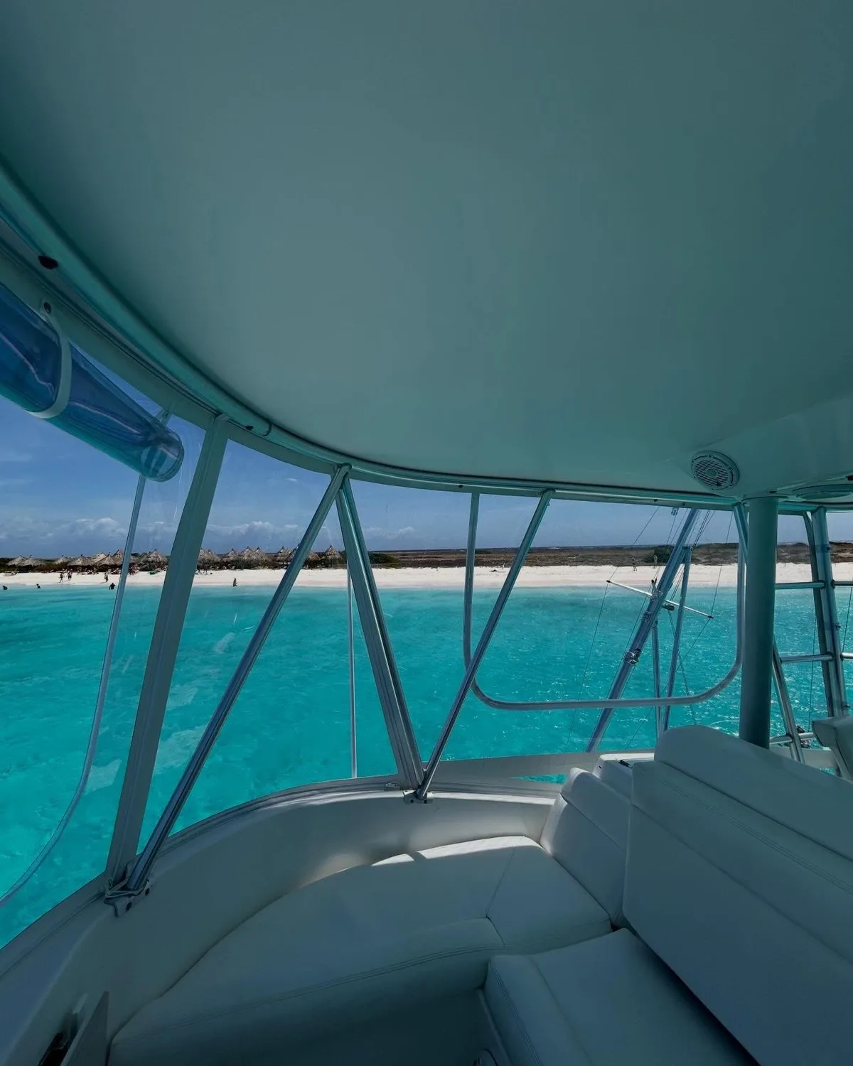 Yate Privado de Lujo de Día Completo a Klein Curaçao
