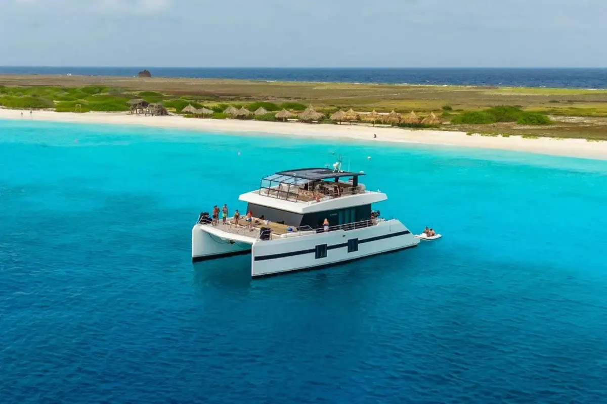 Klein Curacao mit dem Luxuskatamaran