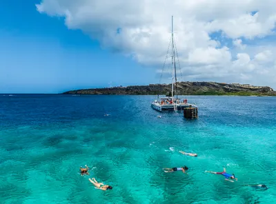 Snorkel tour catamaran